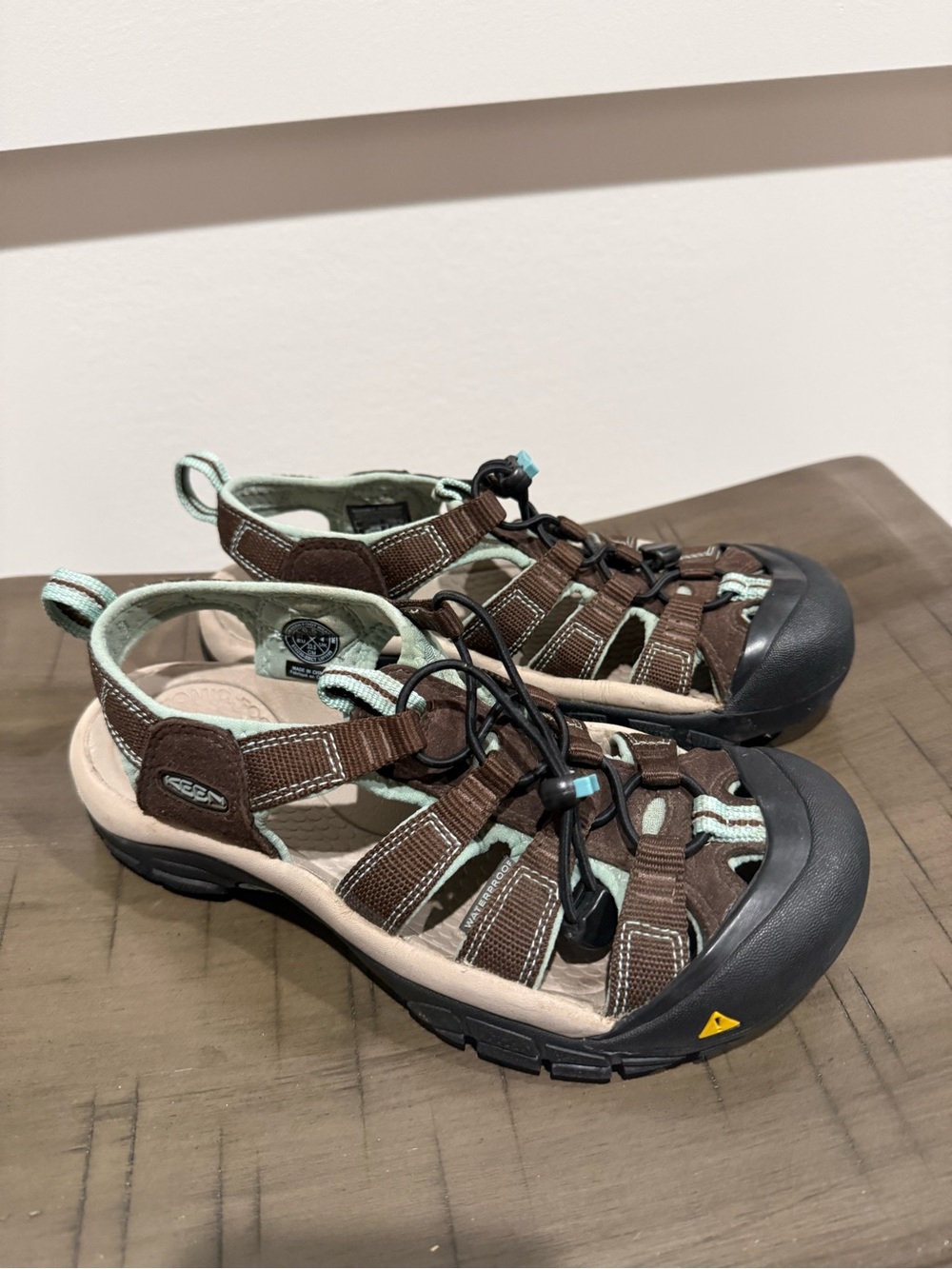 Keen womens Newport h2 waterproof hiking sandals size 6.5